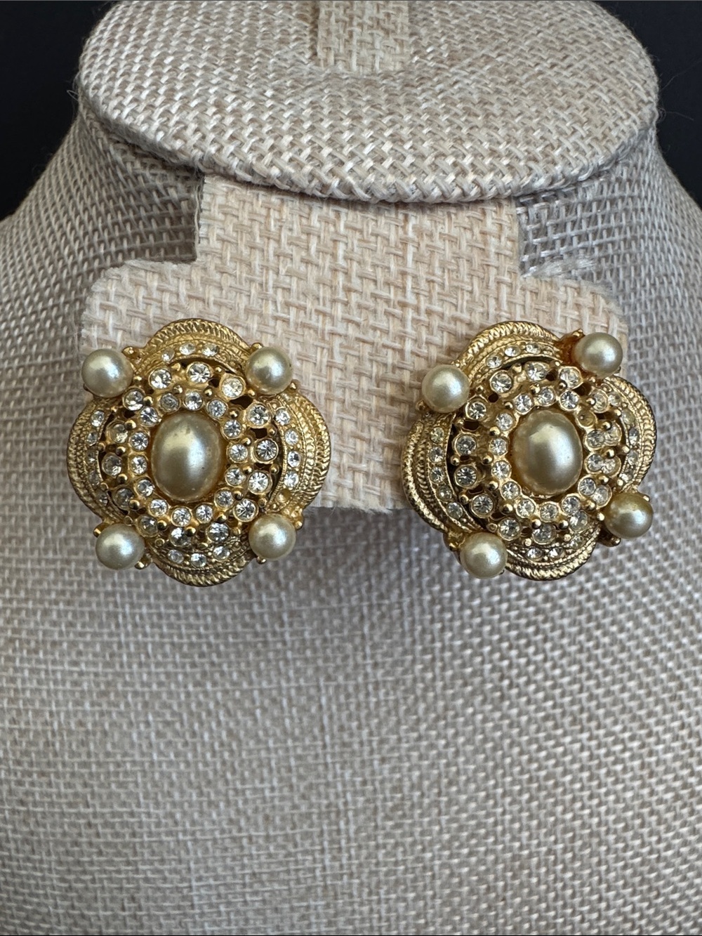 VTG Carolee Gold Tone Faux Pearl Rhinestone Cluster Clip on Earrings